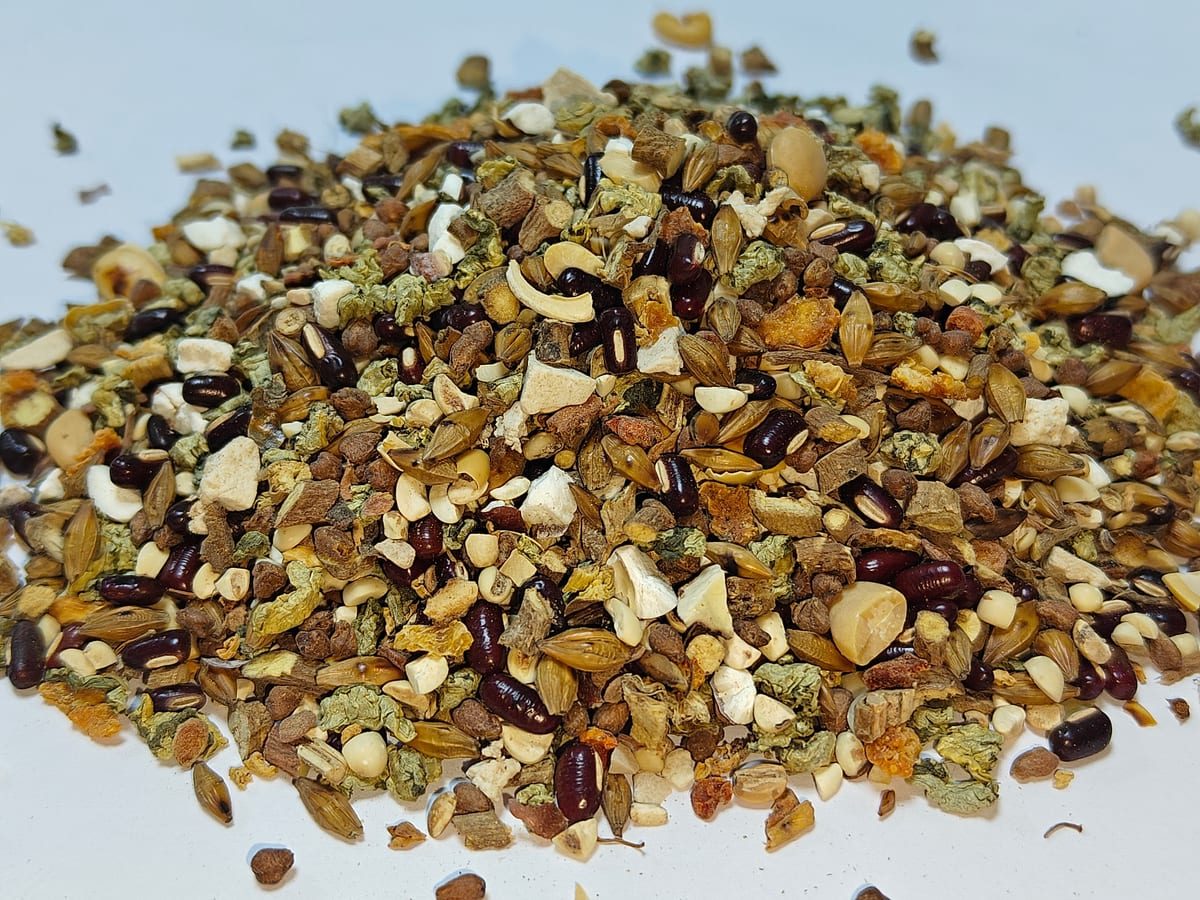 Slimming herbal tea blend for caffeine-free wellness menus in the UAE